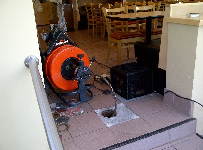 Những l&yacute; do khiến bạn n&ecirc;n lam sạch r&ecirc;u trong đường ống