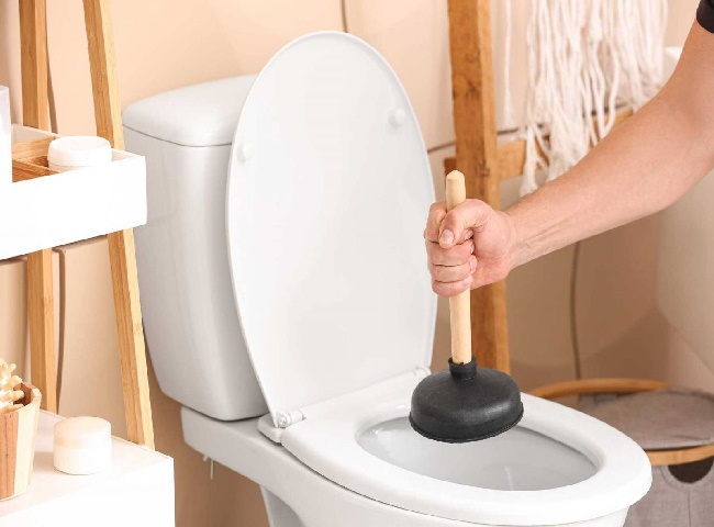 Th&ocirc;ng bồn cầu bằng muối bạn đ&atilde; nghĩ đến c&aacute;ch n&agrave;y chưa?